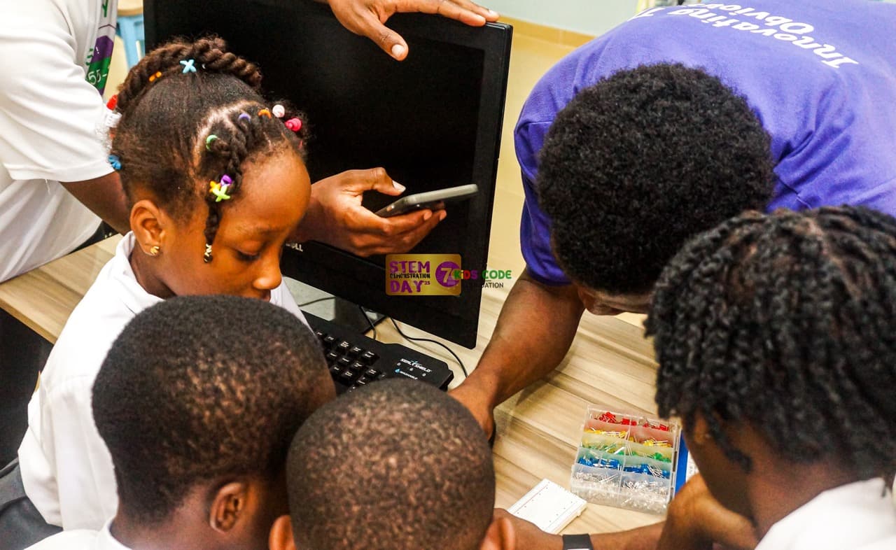 Instructor explaining Edem's Court